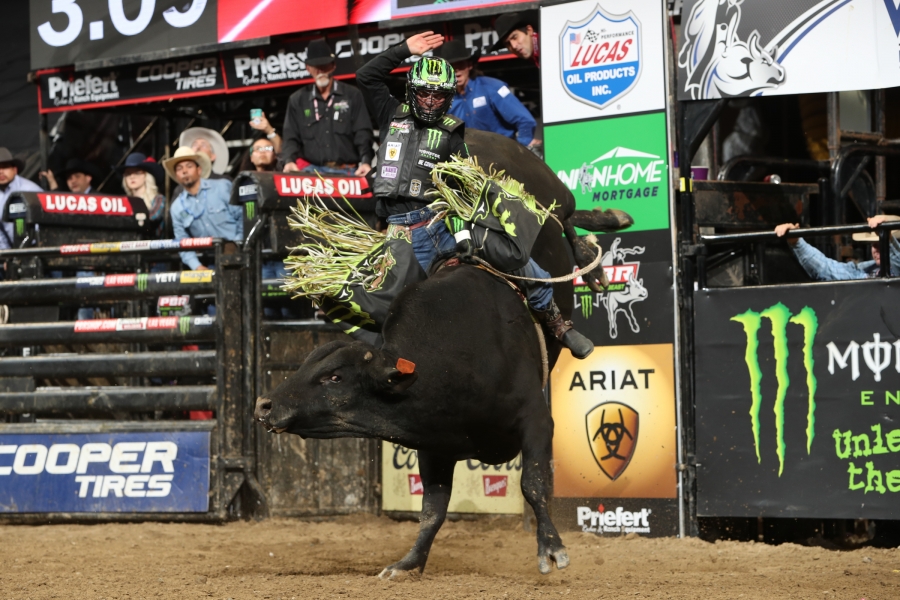 Jose Vitor Leme winning ride Photo by Andy Watson/BullStock Media